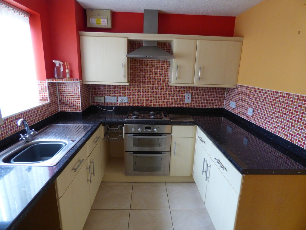 Property photo 3 of 7 Kitchen