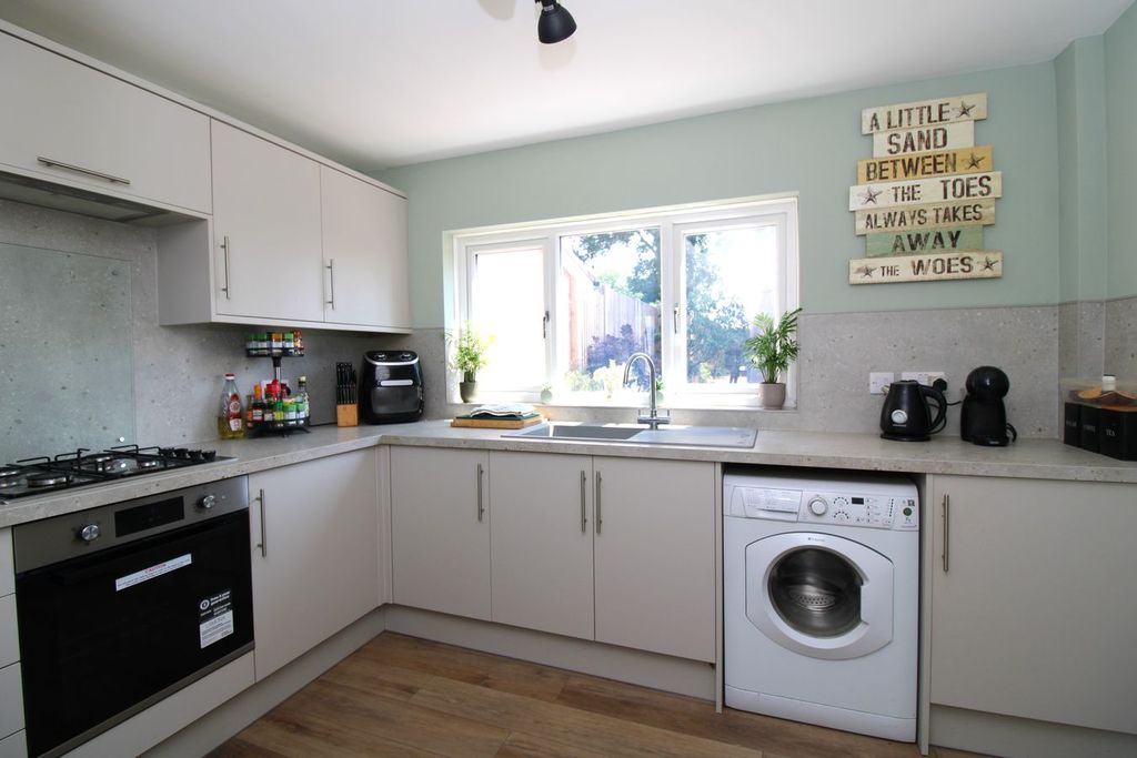 Property photo 2 of 18 Kitchen