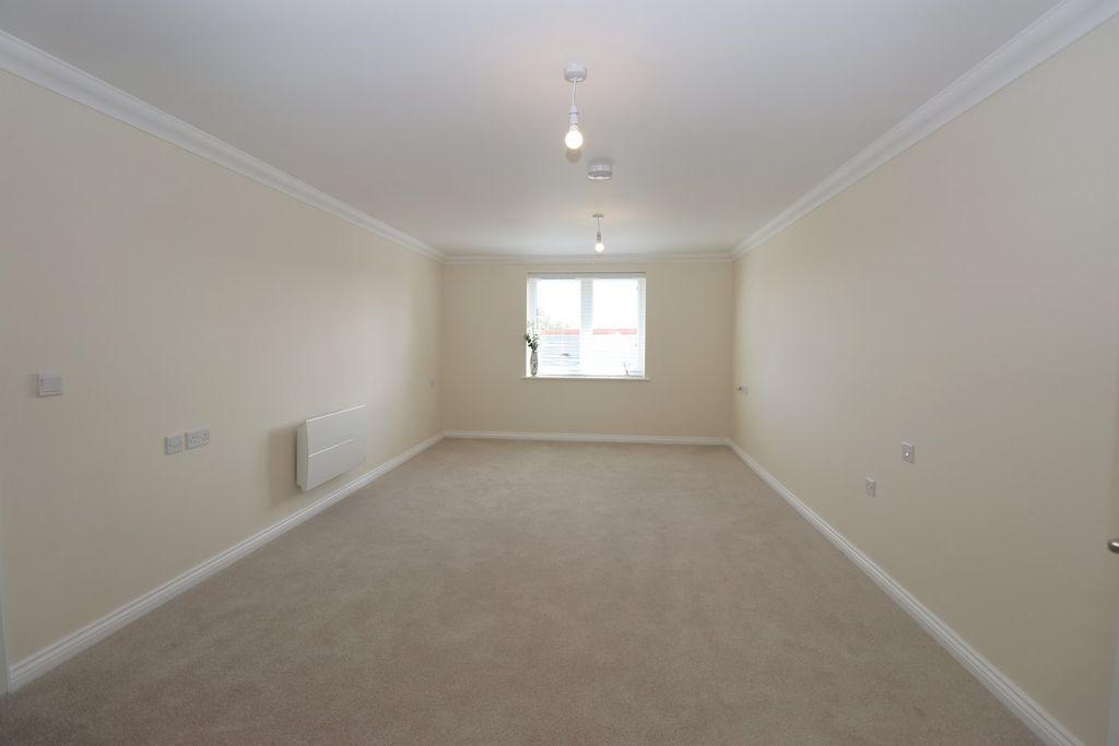 Additional image 12 of 1 bed property for saleVictoria Road, Farnborough GU14