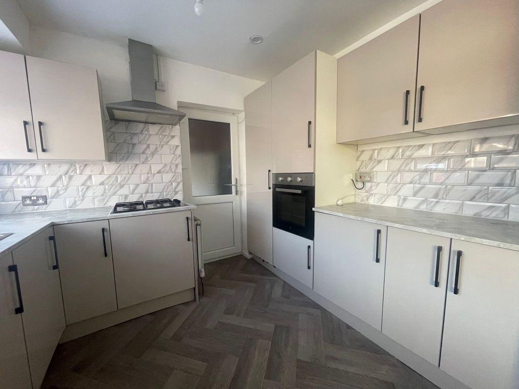 Property photo 3 of 8 Kitchen