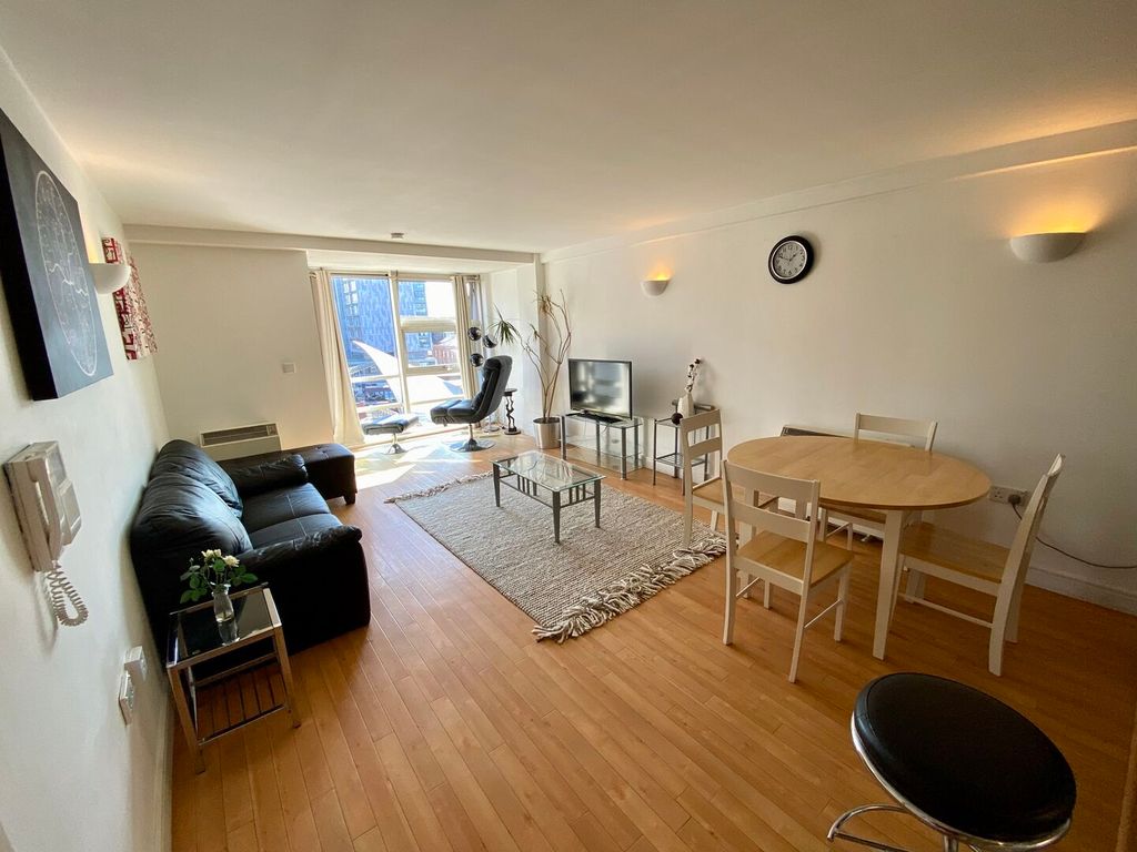 Property photo 1 of 19 Image00017