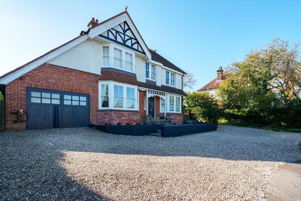 Property photo 1 of 28