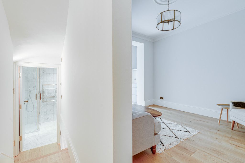 Property photo 3 of 11 Img_39931_6_Large