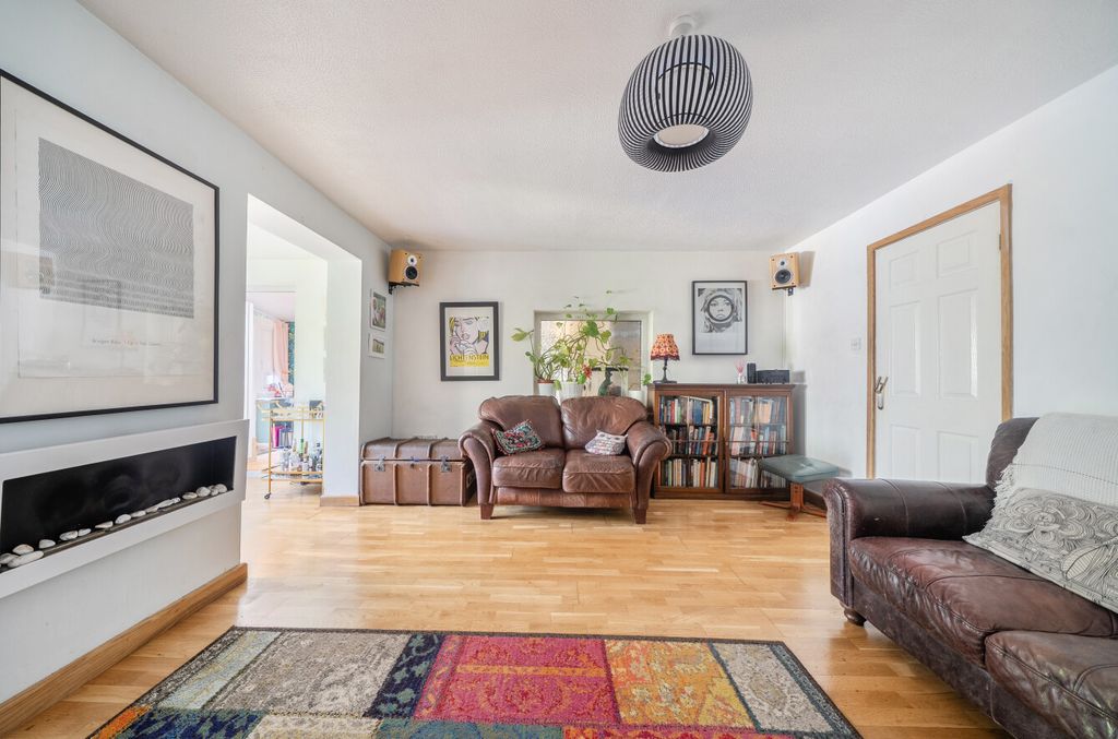 Property photo 2 of 14 1448278-18-69E905...