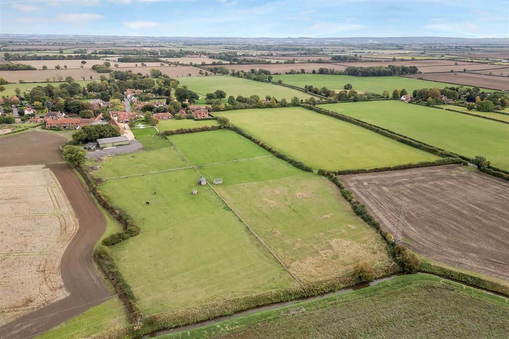 Property photo 2 of 46 Yew Tree Web Ph-19.Jpg
