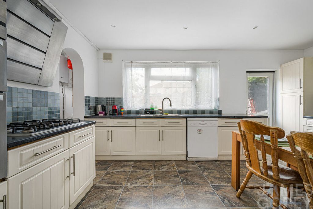 Property photo 2 of 24