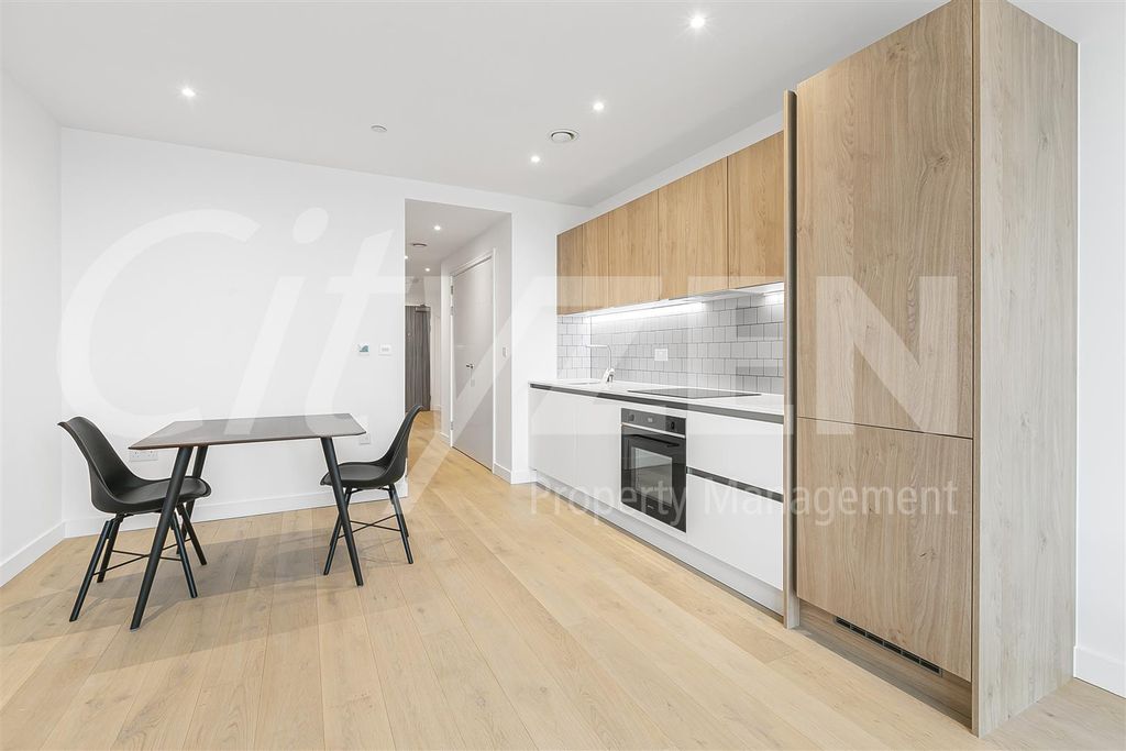 Property photo 3 of 32 Kitchen