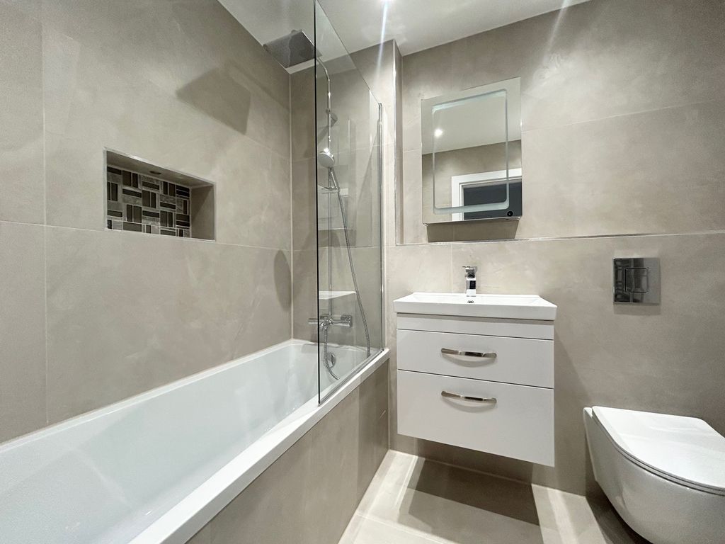 Property photo 3 of 7 Bathroom