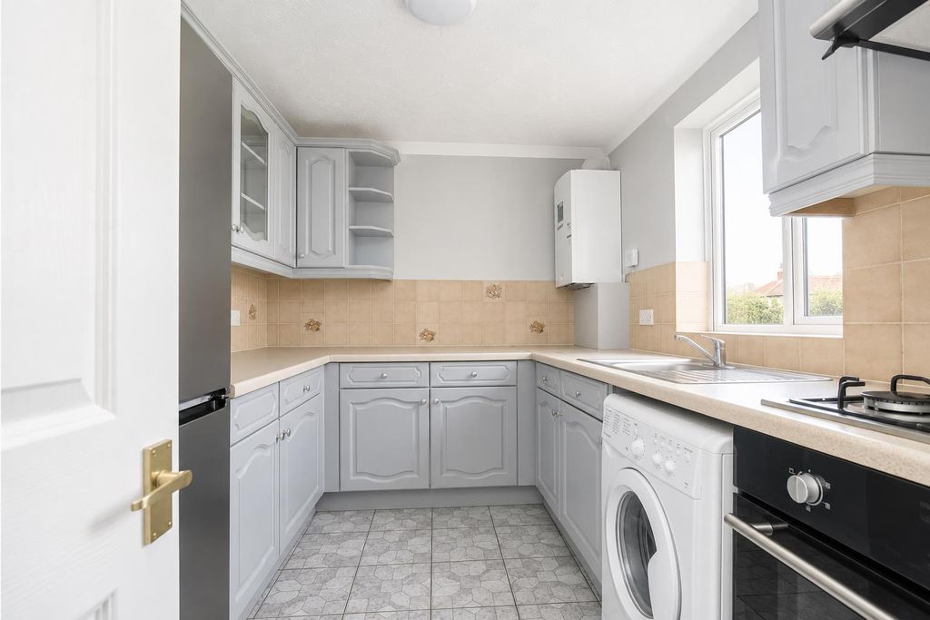 Property photo 3 of 7 Kitchen .Png