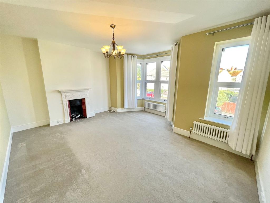 Property photo 2 of 14 Lounge