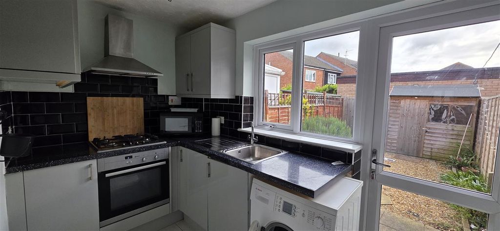 Property photo 2 of 5 Kitchen