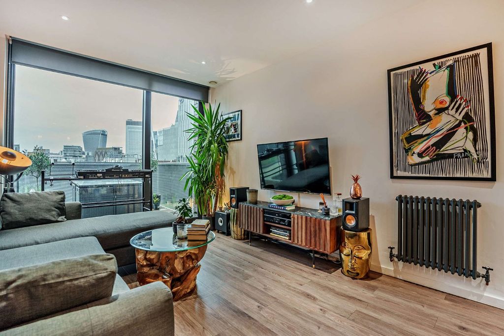 Property photo 1 of 18 Reception Room