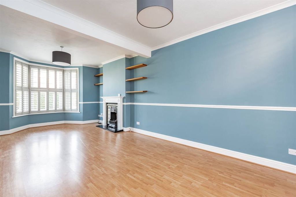 Property photo 2 of 23