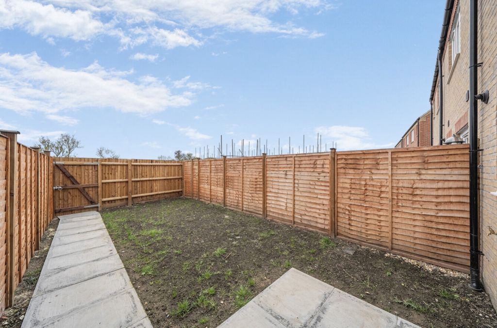 Property photo 3 of 18 1373801-10-6903Ab79Ad1F7