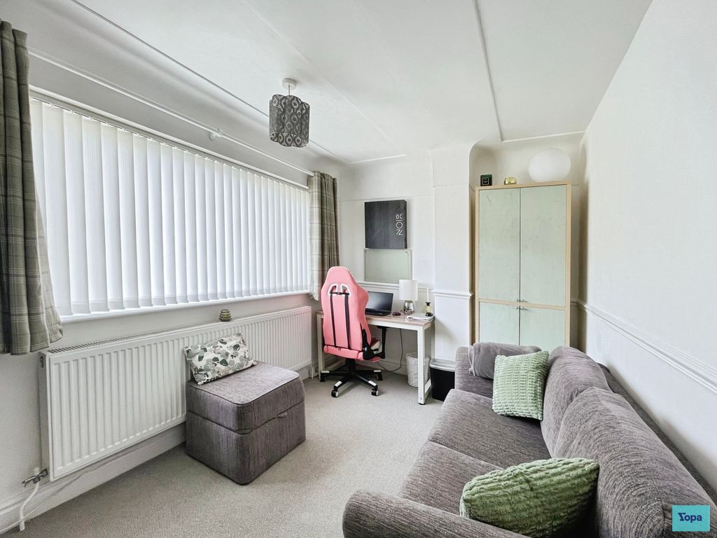 Property photo 3 of 33 9