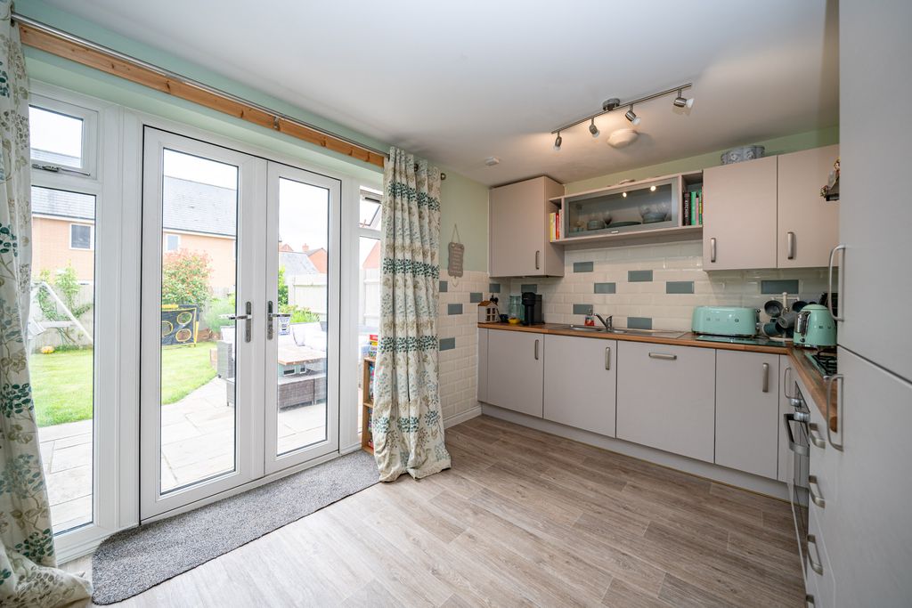 Property photo 3 of 14 15-Laxton-Road-5449