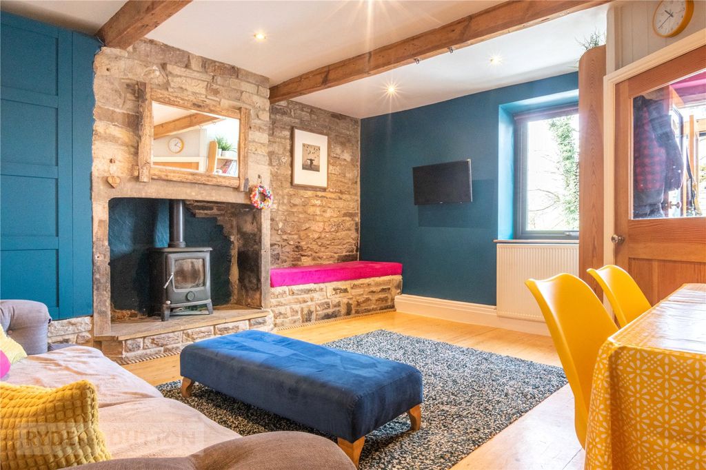 Property photo 3 of 19 Sitting Room