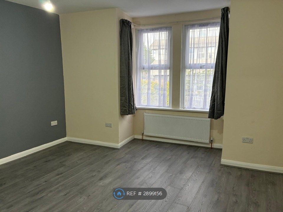 Property photo 2 of 5 Living Room