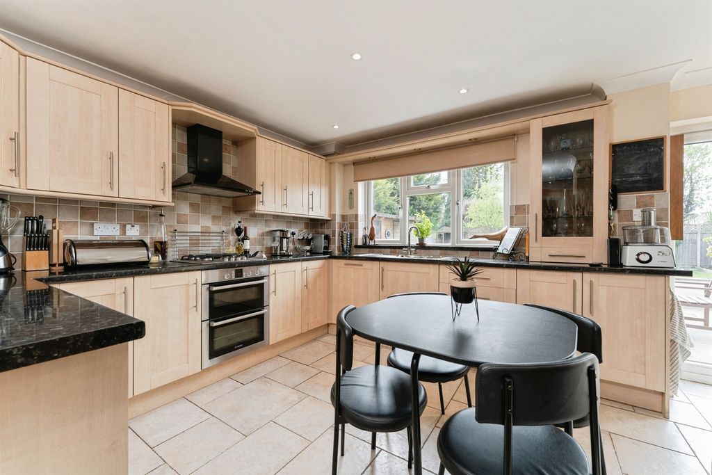 Property photo 3 of 21