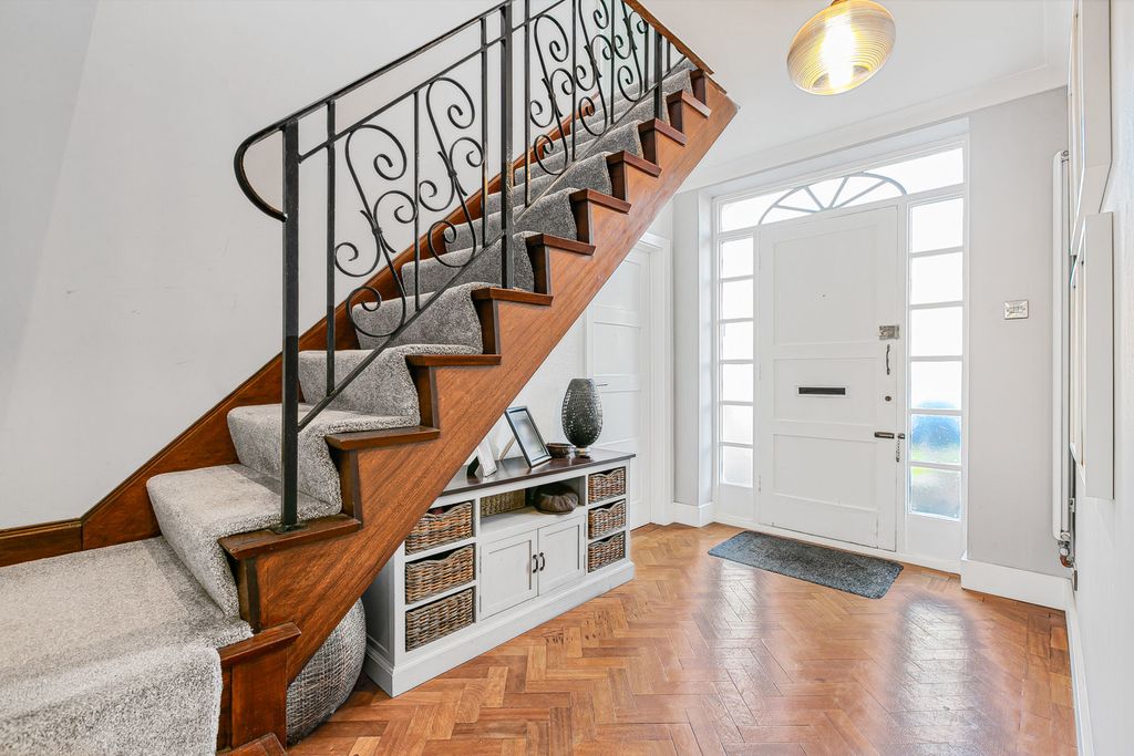 Property photo 2 of 17 Hallway