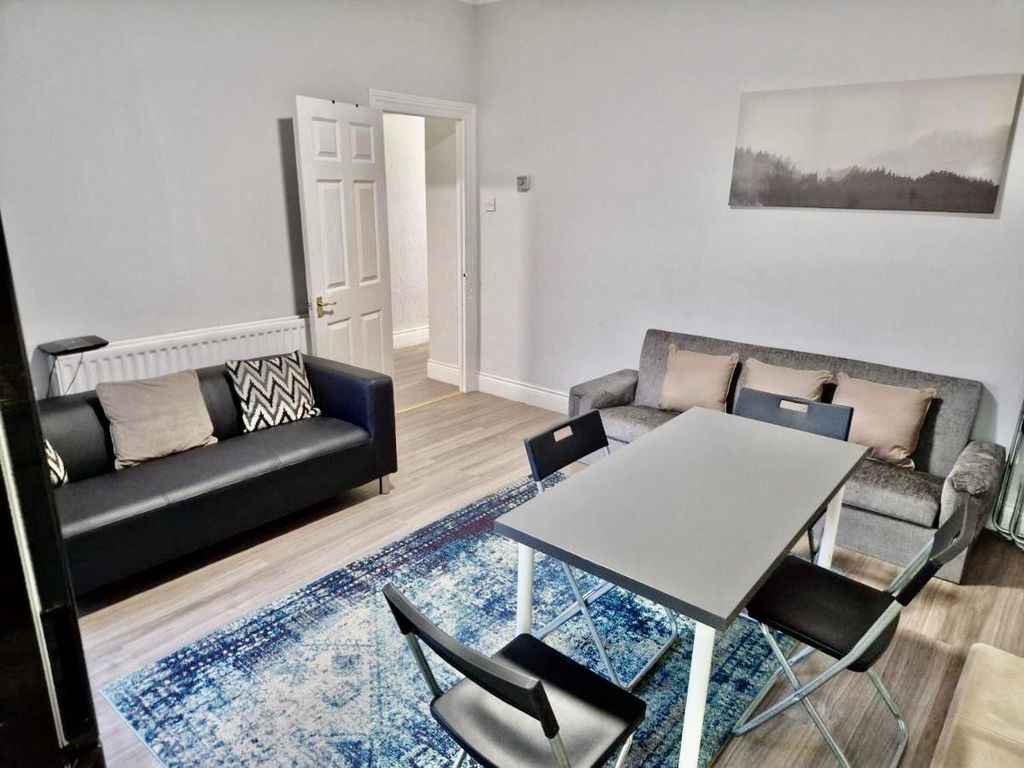 Property photo 2 of 10 Lounge
