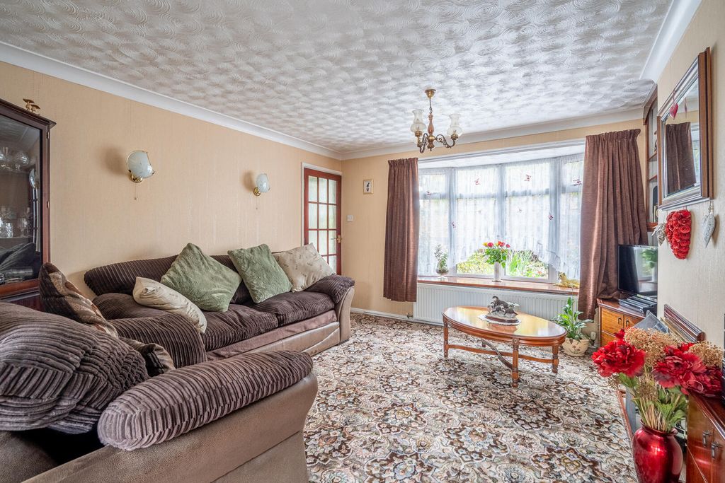 Property photo 3 of 14 Living Room