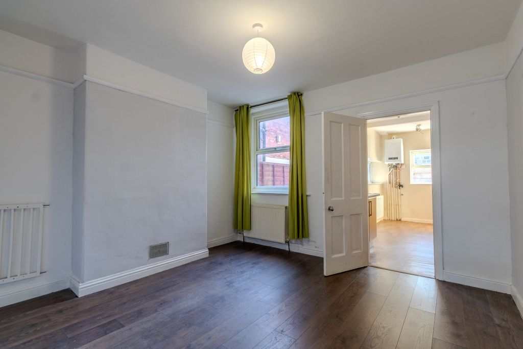 Property photo 3 of 10 5204695