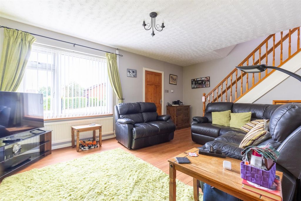 Property photo 3 of 16 16Oakfieldavenue-4.Jpg