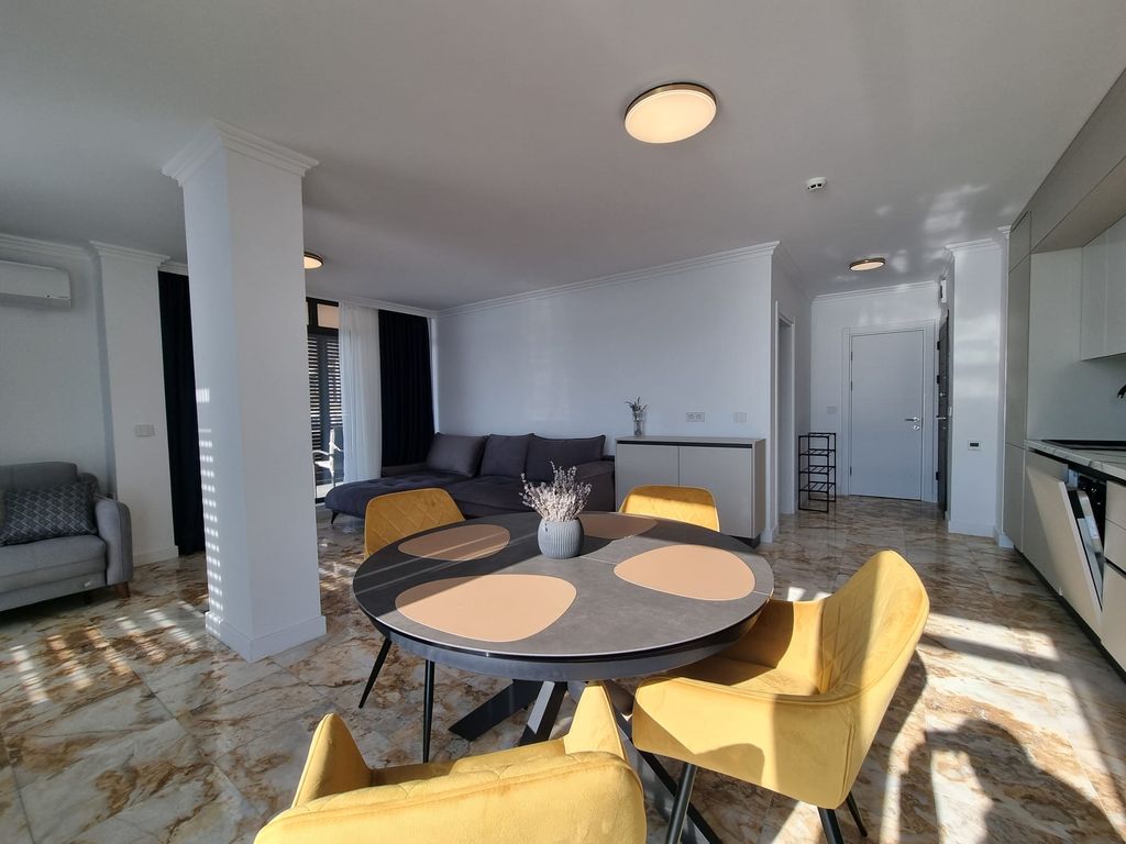 Property photo 2 of 28