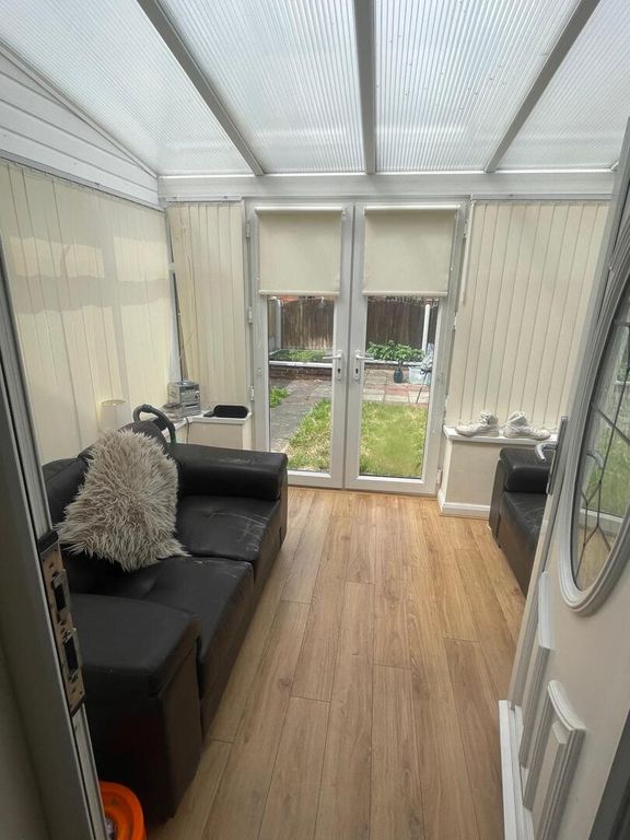 Property photo 3 of 7 Conservatory