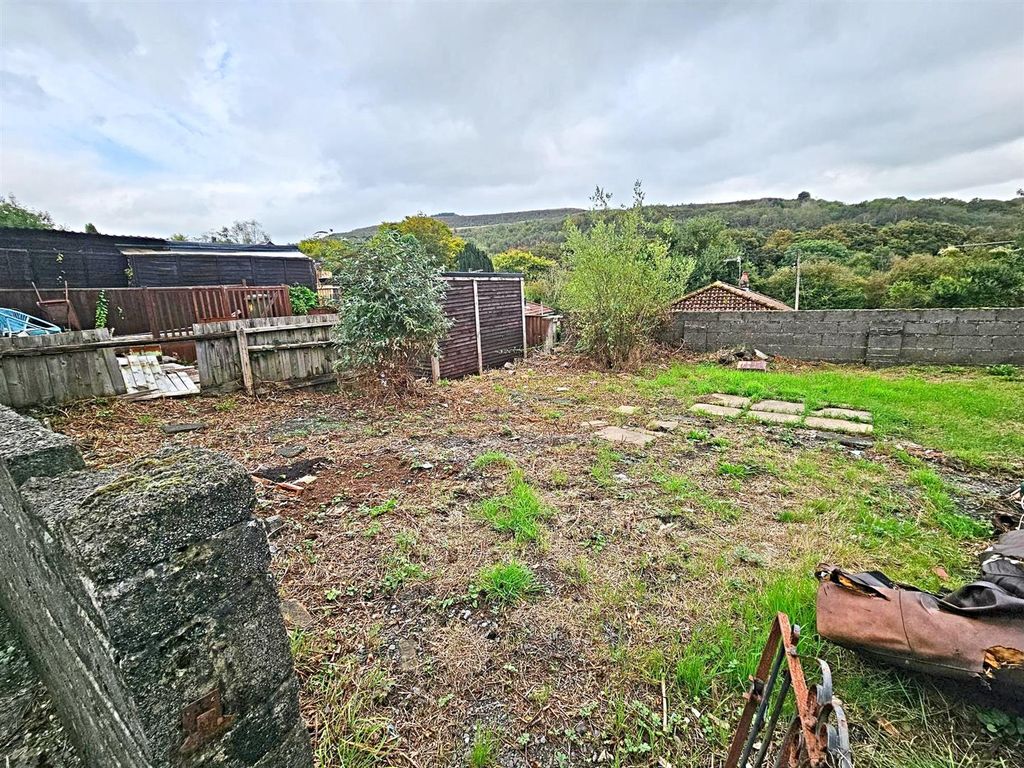 Property photo 3 of 6 Outside