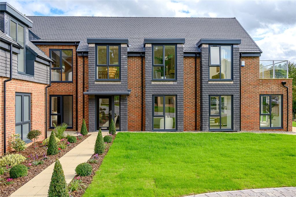 Property photo 2 of 54 Symeon Manor