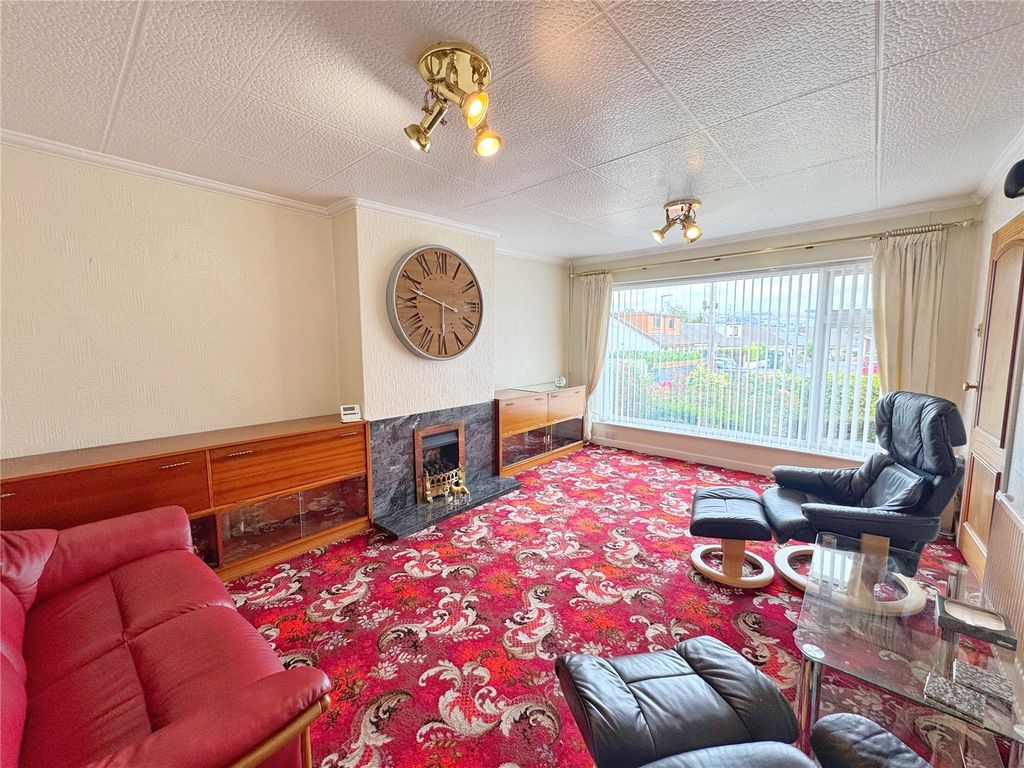 Property photo 2 of 12 Lounge