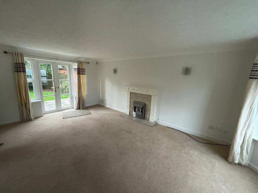 Property photo 2 of 11 Photo 02