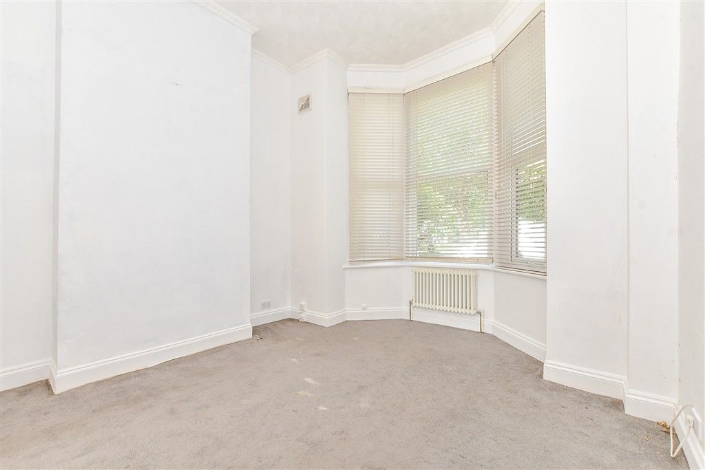 Property photo 1 of 8 Lounge