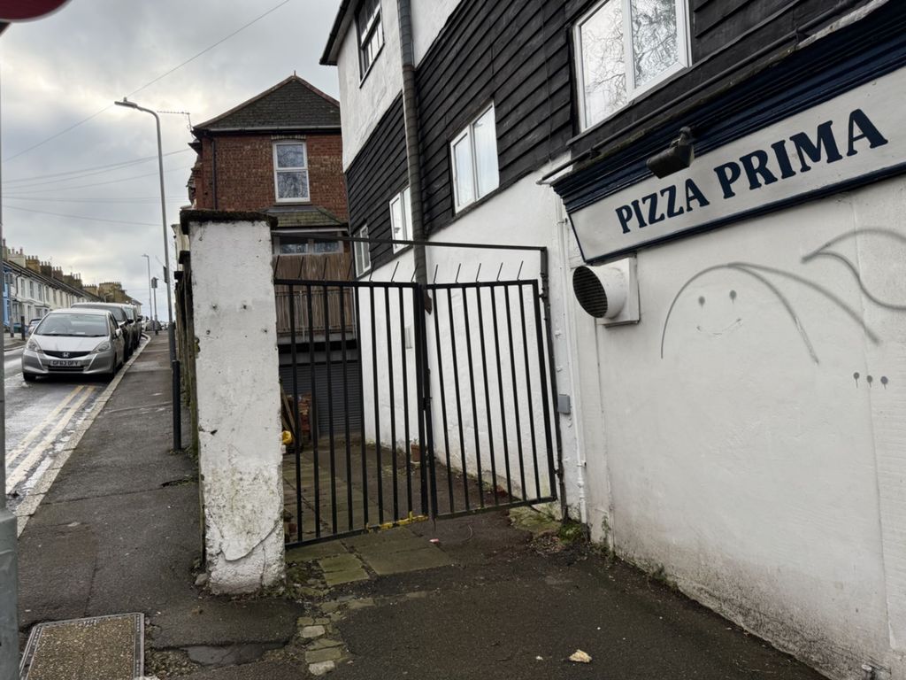 Property photo 2 of 7 Photo 1