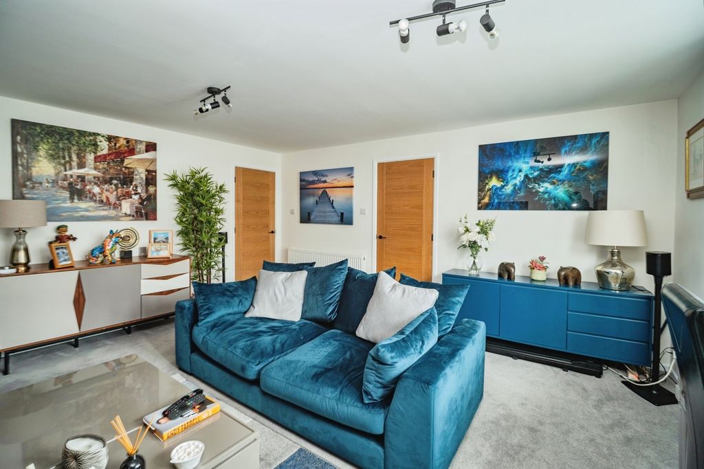 Property photo 1 of 18 Pbox-Img.Jpg