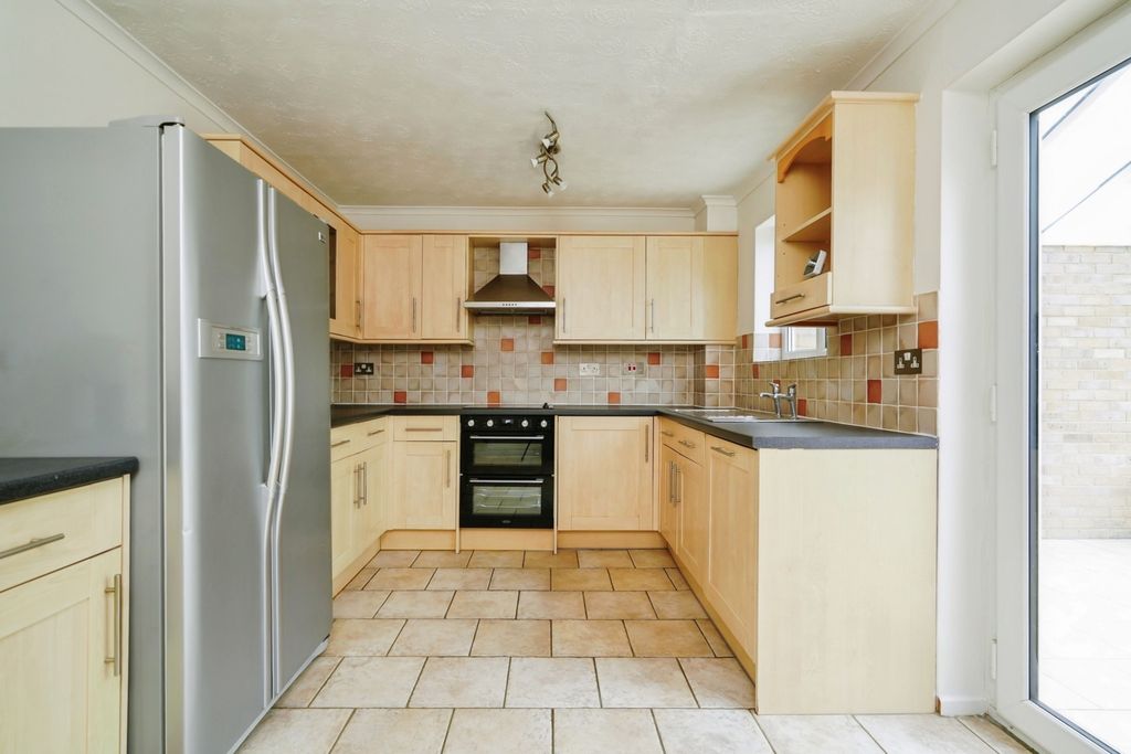 Property photo 3 of 20 Kitchen