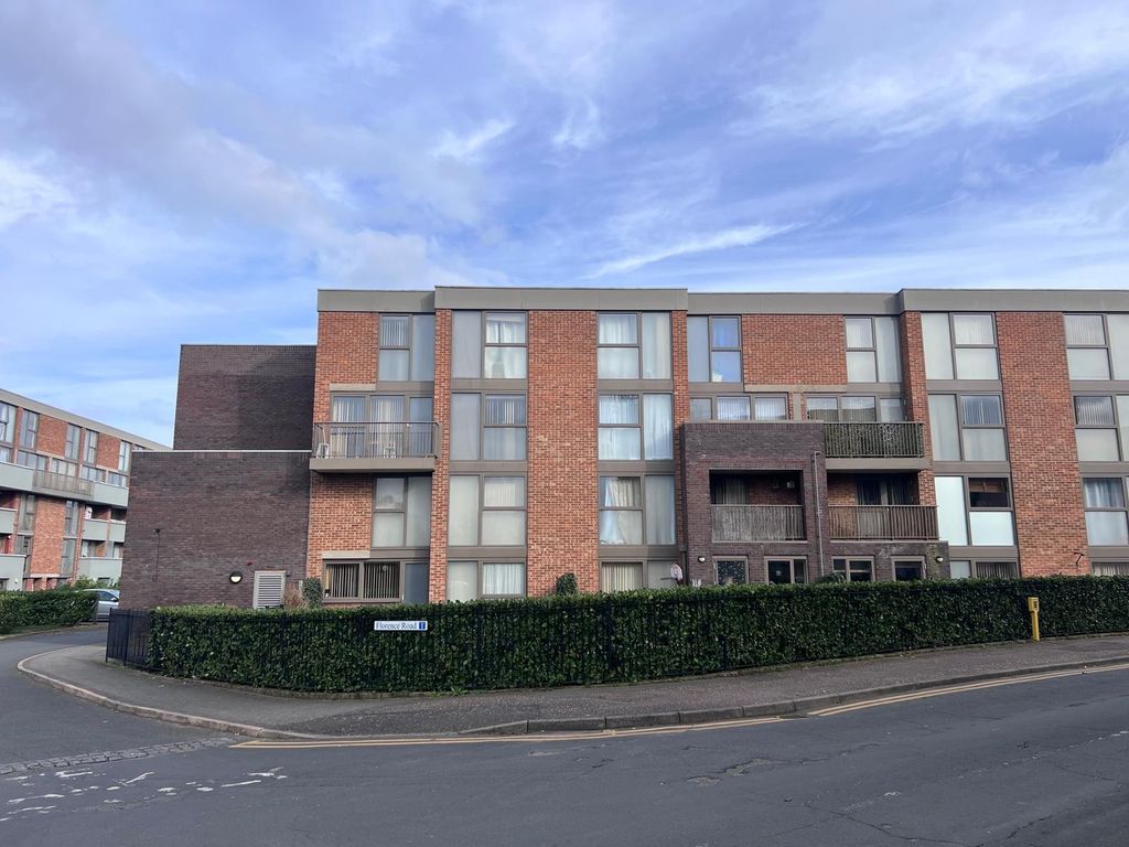 Property photo 1 of 10 Front