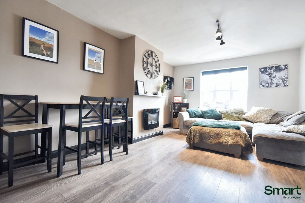 Property photo 2 of 13