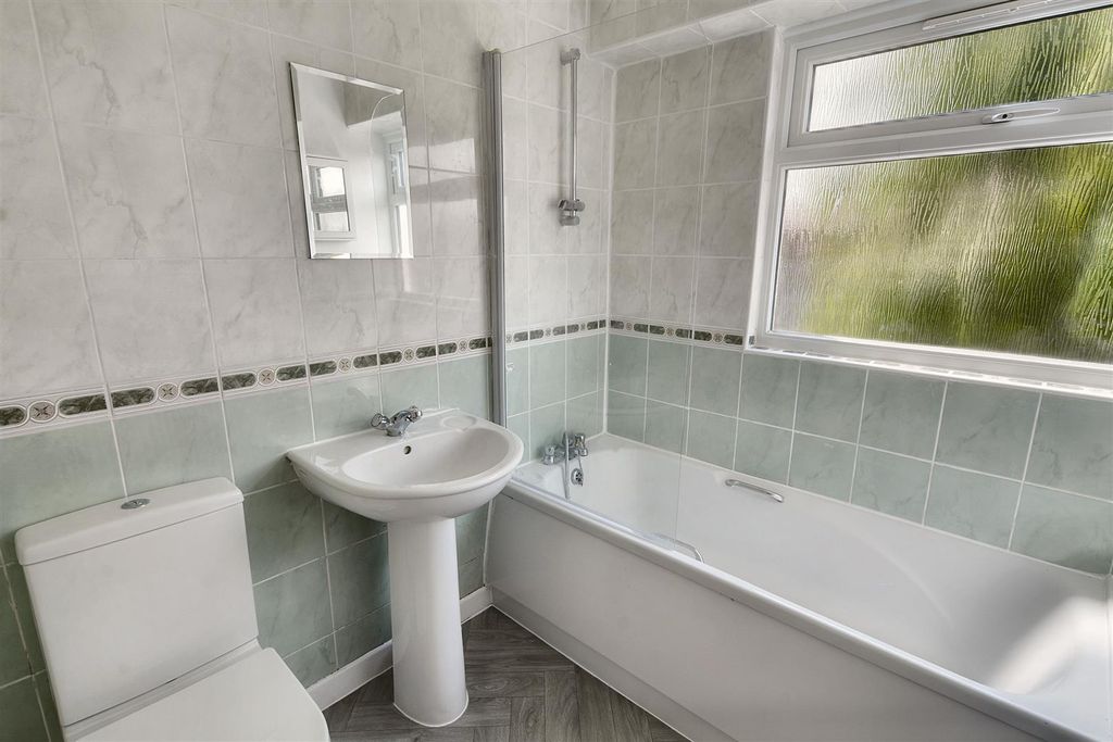 Property photo 3 of 16 Dsc_5960Bathroom.Jpeg