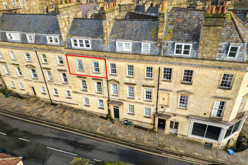 Property photo 2 of 18 Flat 5, 4 Fountain Buildings, Walcot, Bath BA1 5Du