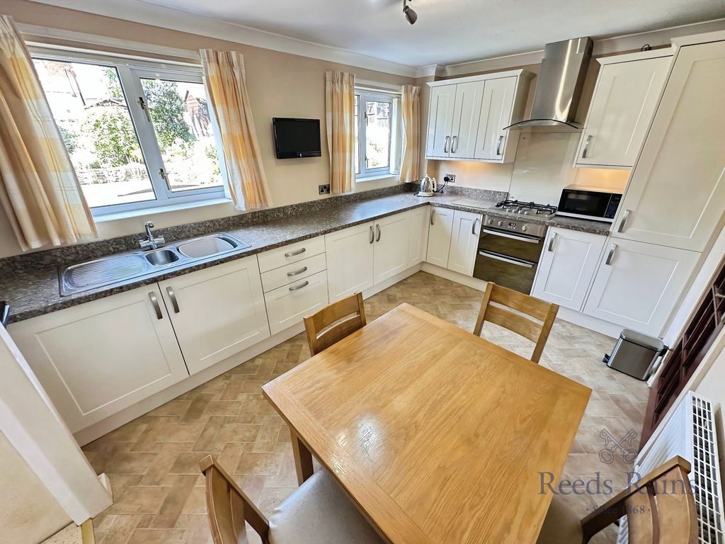 Property photo 3 of 11 Dining Kitchen