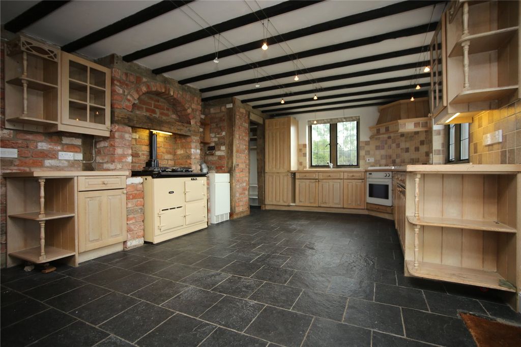 Property photo 3 of 24 Picture No. 12