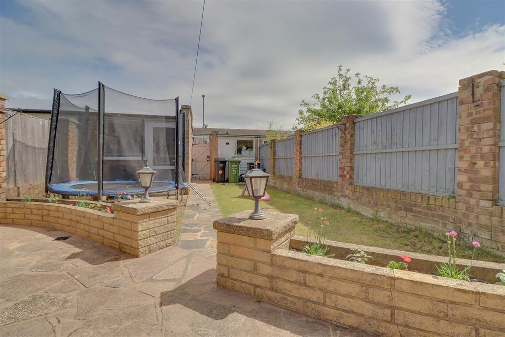 Property photo 2 of 21 3Barriepavement-31.Jpg