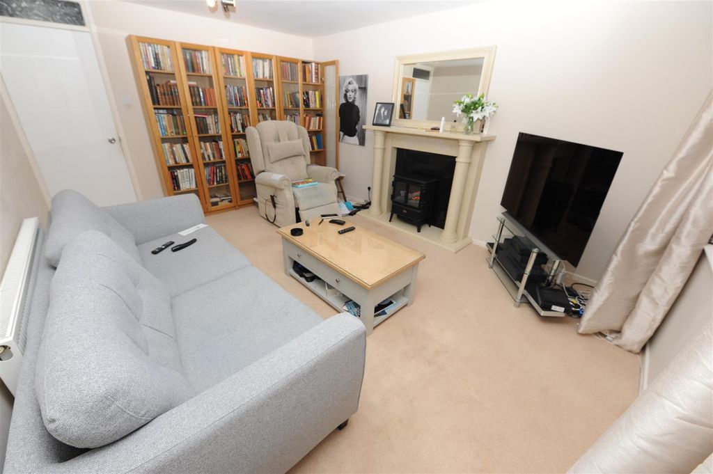 Property photo 2 of 11