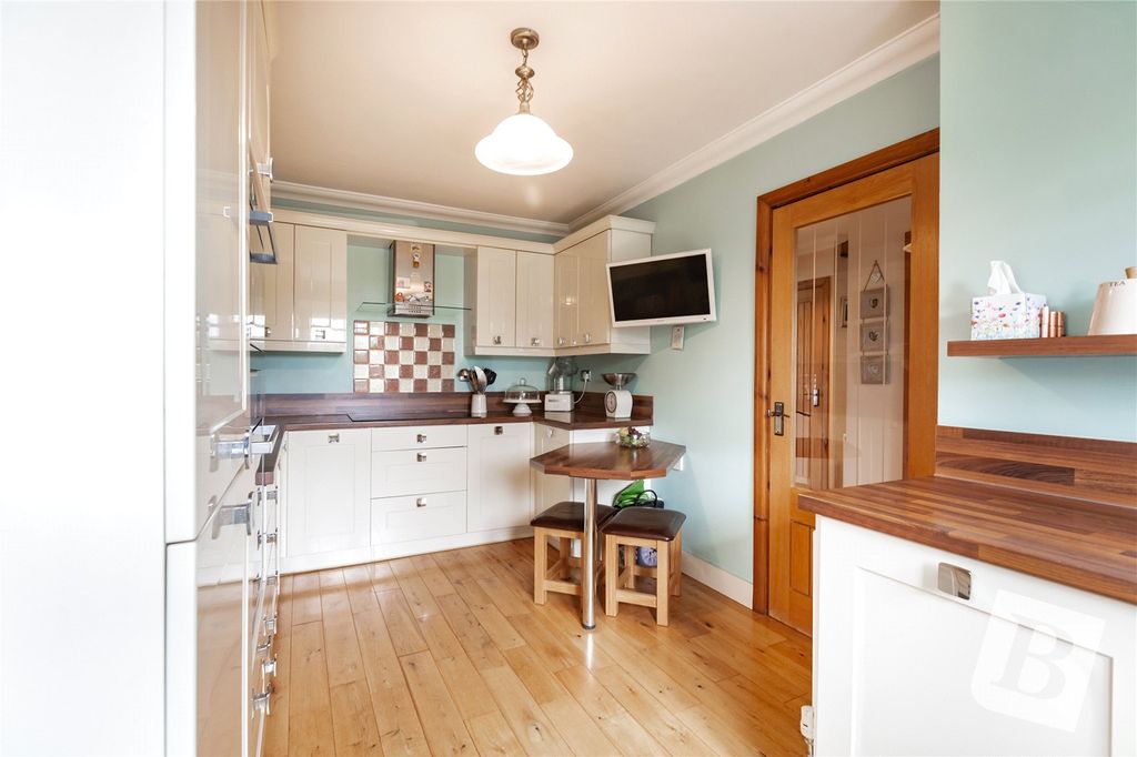Property photo 3 of 29 Kitchen
