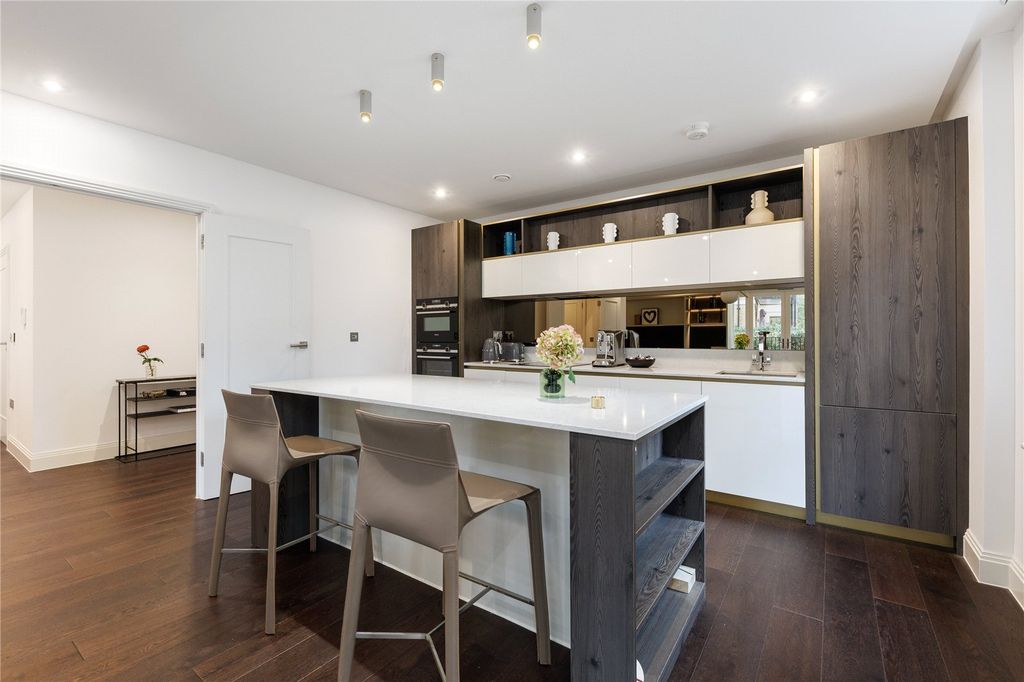 Property photo 2 of 10 Kitchen