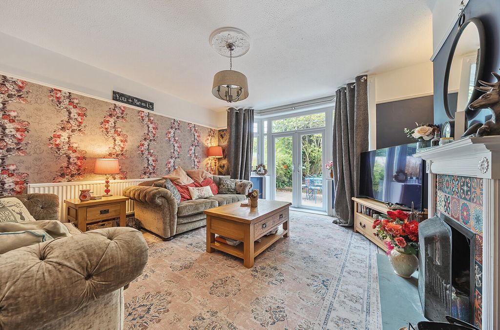 Property photo 2 of 12 1329242-13-6880E6...