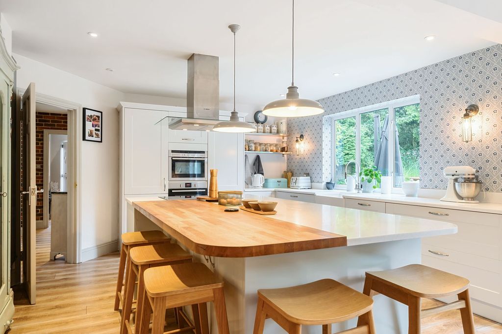 Property photo 2 of 27 Open Plan Kitchen